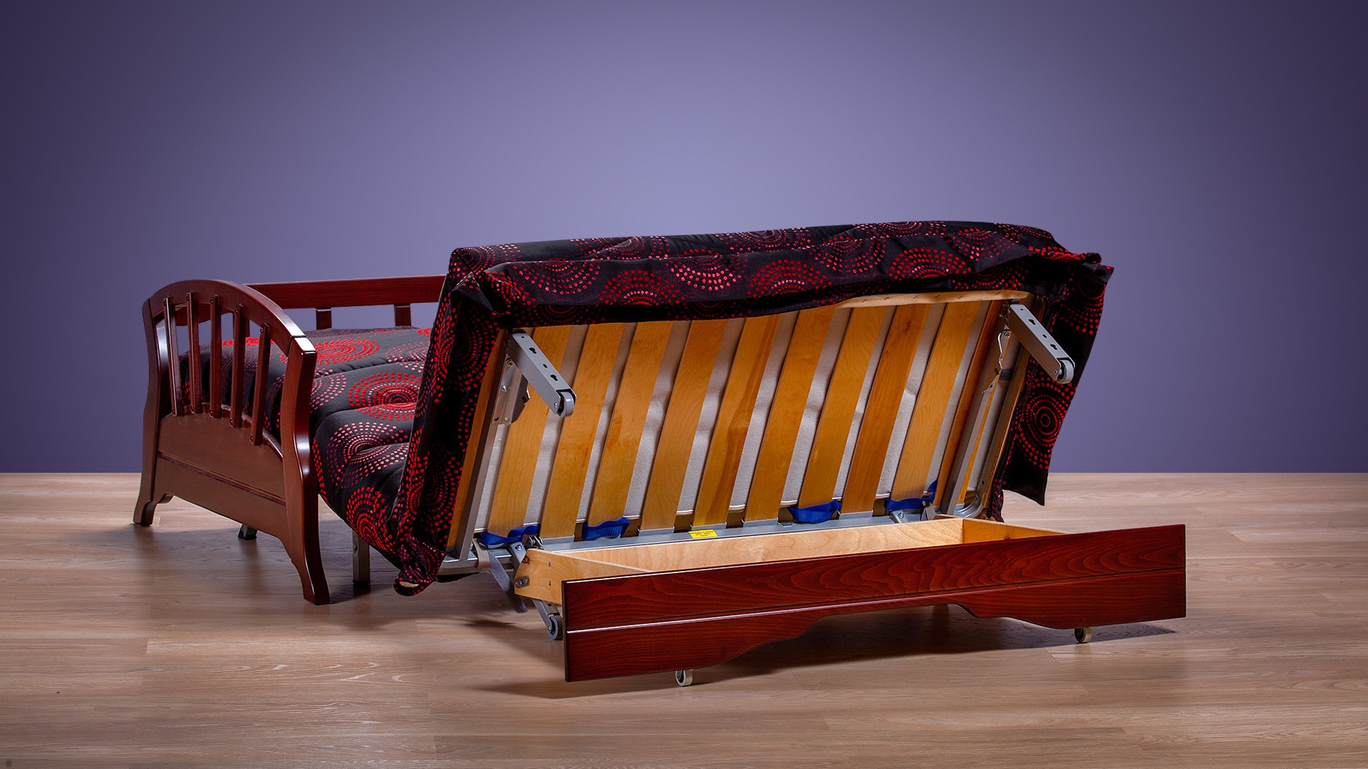 Диван аккордеон с деревянными подлокотниками и ящиком для белья
