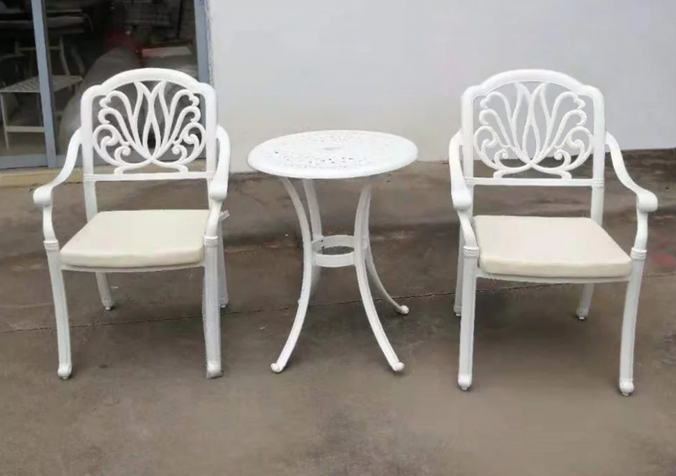Белый набор мебели из литого алюминия Charlie 2 набор садовой мебели для обеда сст к2 1 металл коричневый серый стол и 4 стула